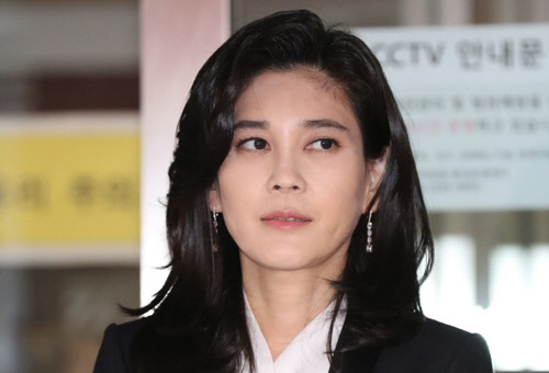 이부진 호텔신라 사장이 지난해 보수로 26억800만원을 수령한 것으로 나타났다. 사진은 지난달 주주총회에 참석한 이 사장. <연합뉴스>